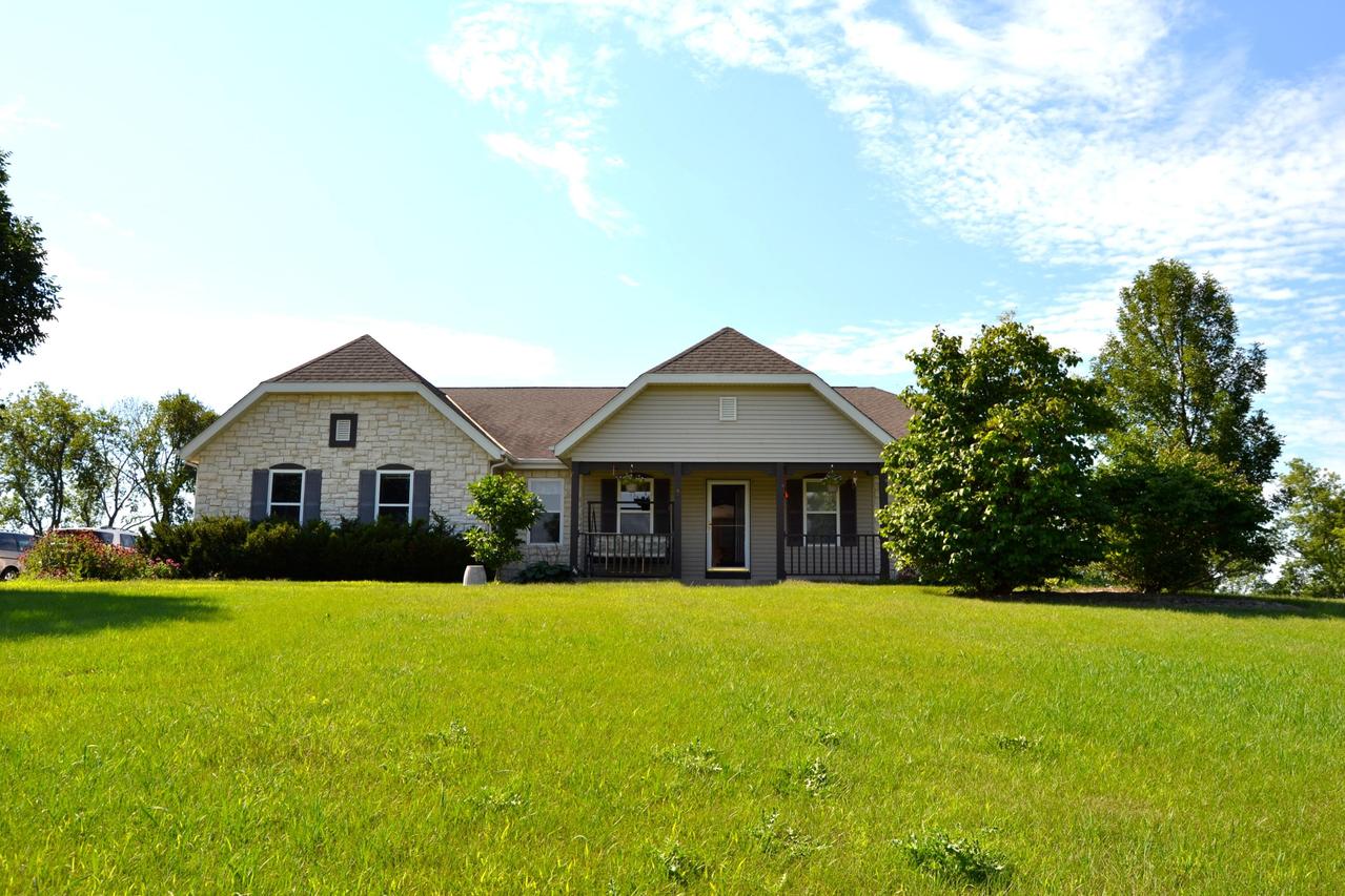 W262N5463 Boden Ln, Lisbon, WI 53089