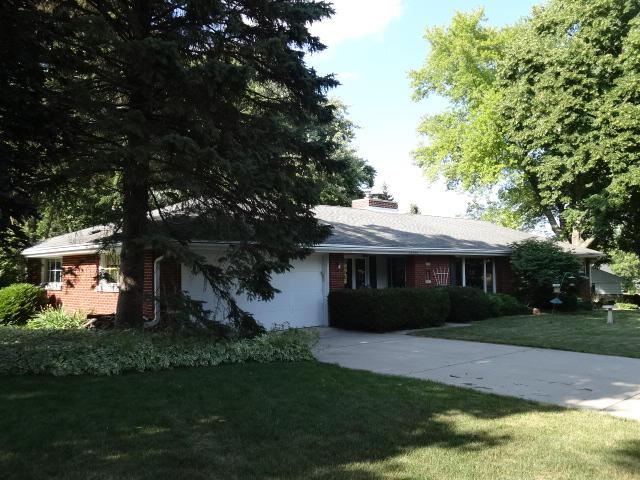 16230 Cumberland Trl, Brookfield, WI 53005