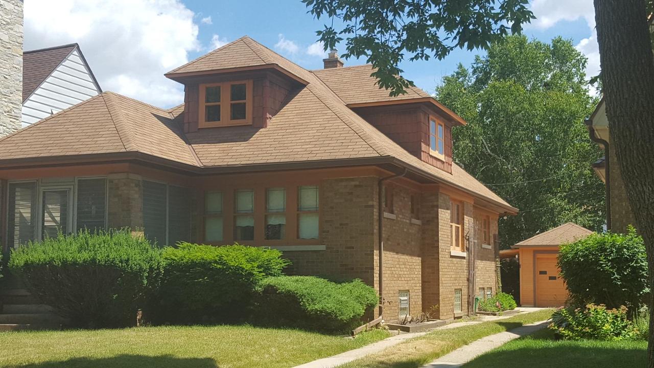 1952 N 86th St, Wauwatosa, WI 53226