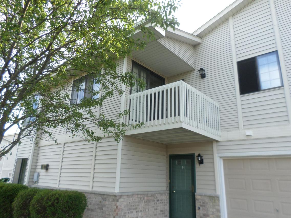 7106 98th Ave #H-12, Kenosha, WI 53142