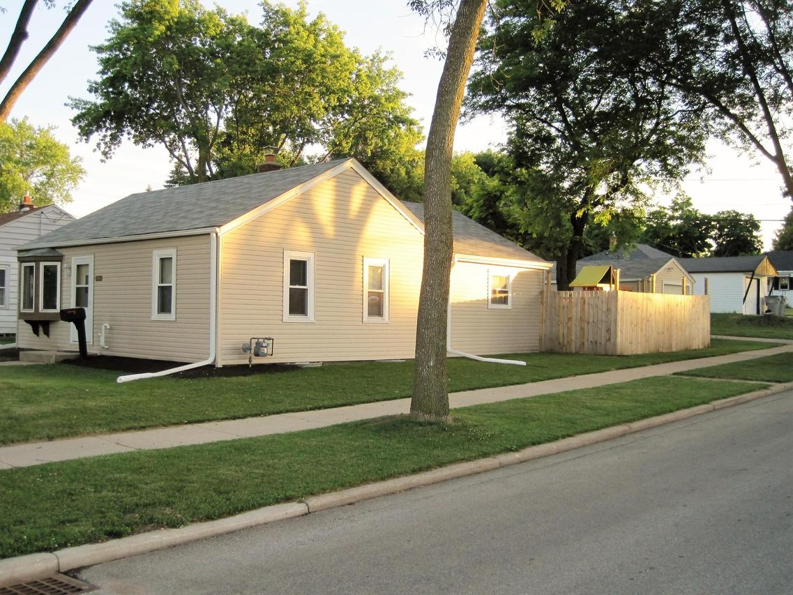 2901 S 68th St, Milwaukee, WI 53219