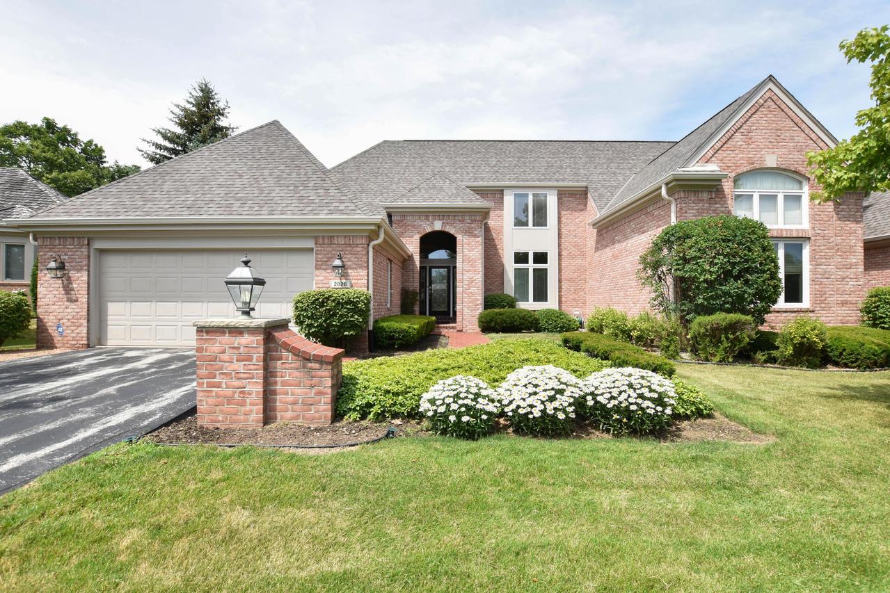 2826 W Golf Cir., Mequon, WI 53092