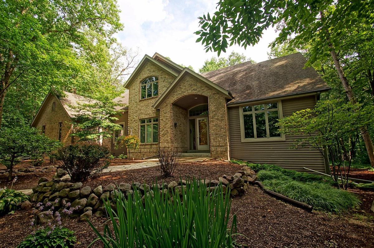 S40W22693 Sommers Hills Dr., Waukesha, WI 53189