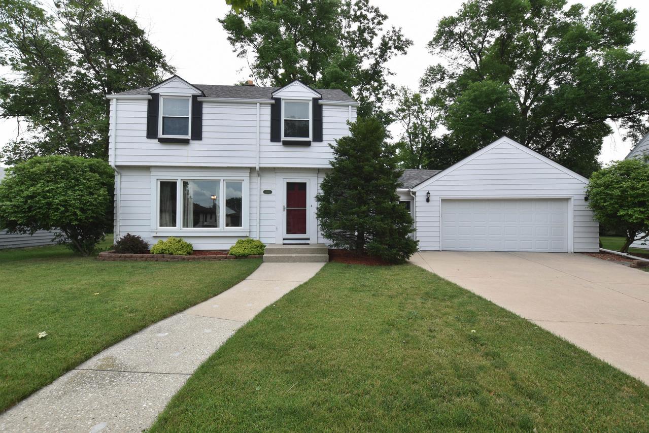 3352 S 52nd St, Milwaukee, WI 53219