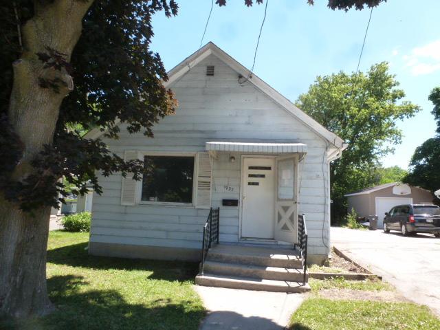 1937 Jefferson Ave, Waukesha, WI 53186