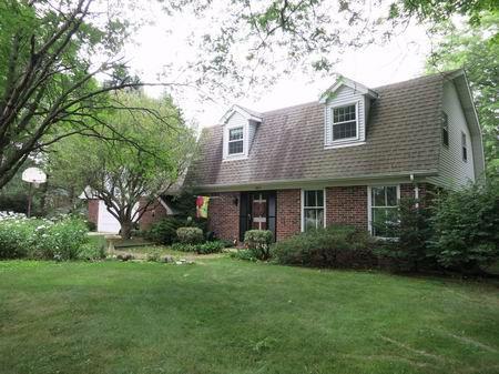 19055 W Hillcrest Ct., New Berlin, WI 53146