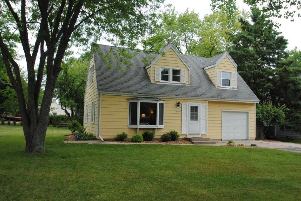 11726 W Walnut Rd, Wauwatosa, WI 53226