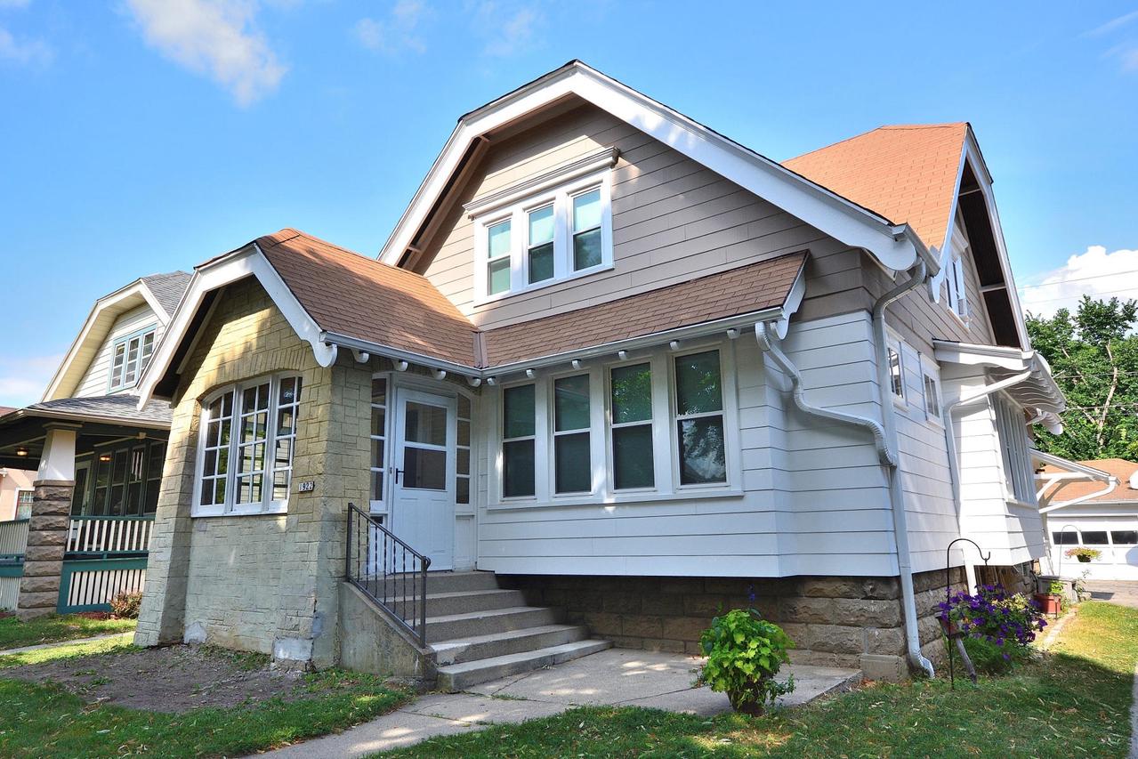 1922 N 57th St, Milwaukee, WI 53208