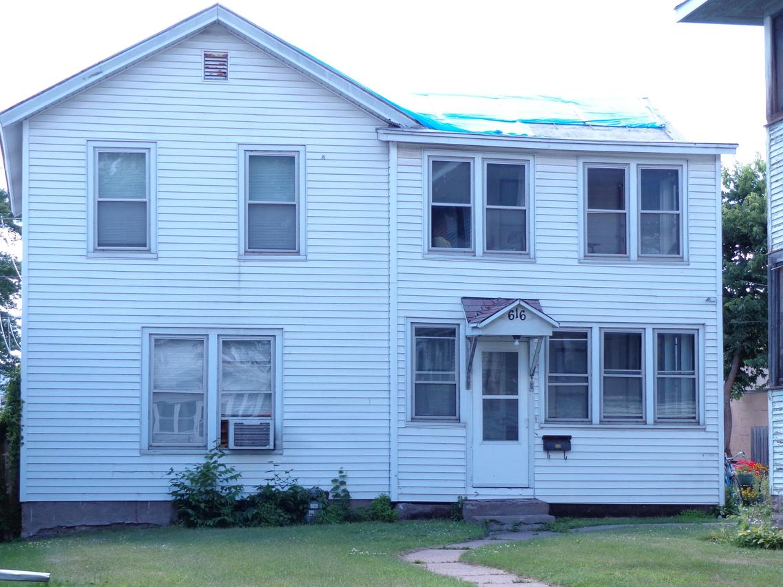 616 5th Ave. #1/2, La Crosse, WI 54601