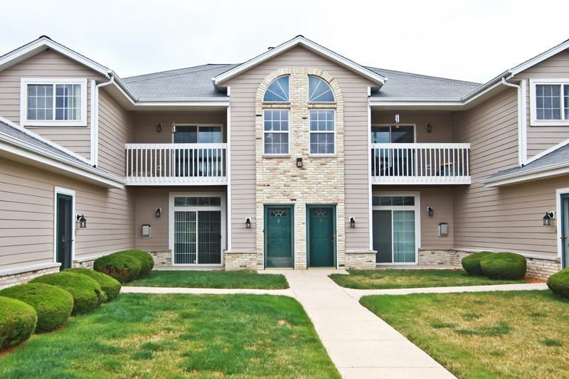 1030 River Pl. #2, Waukesha, WI 53189