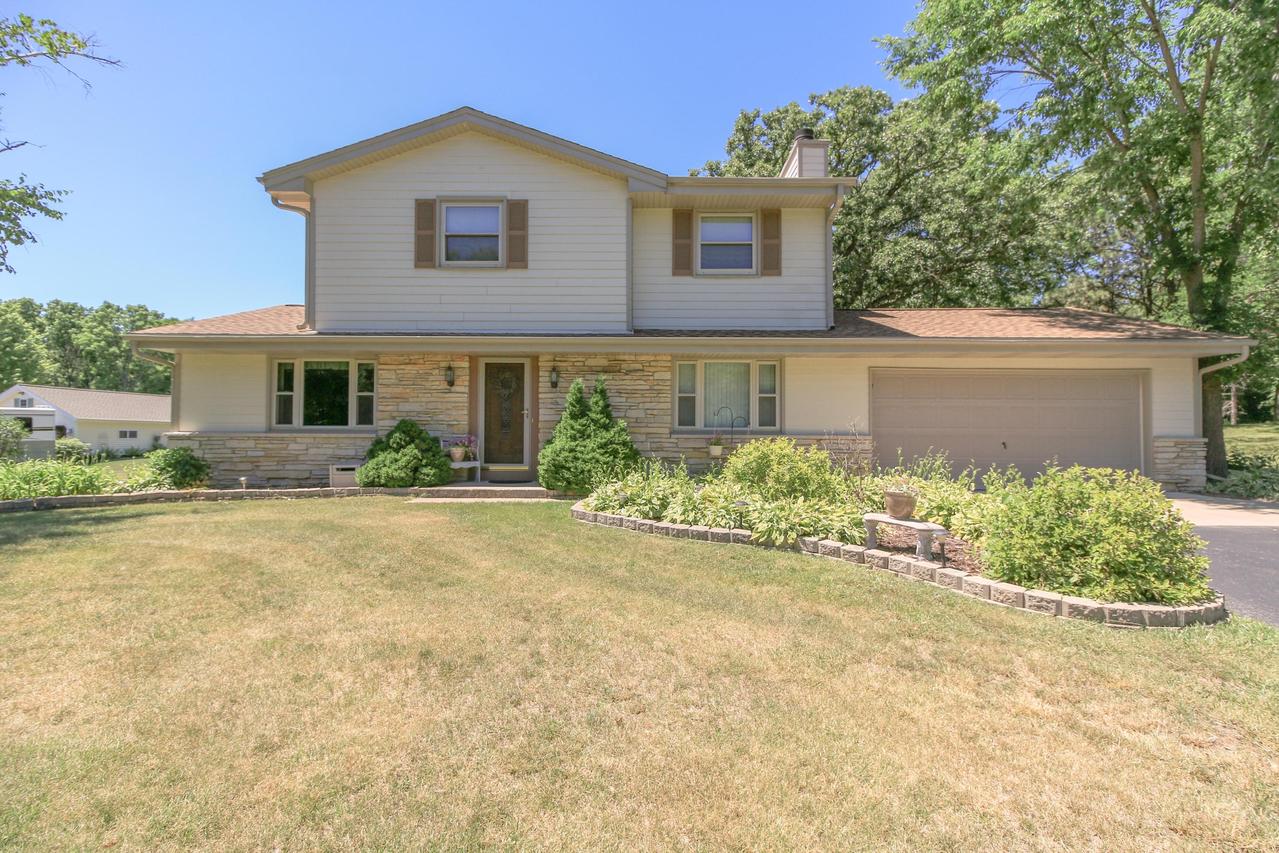 W315S7631 Lakecrest Dr, Mukwonago, WI 53149