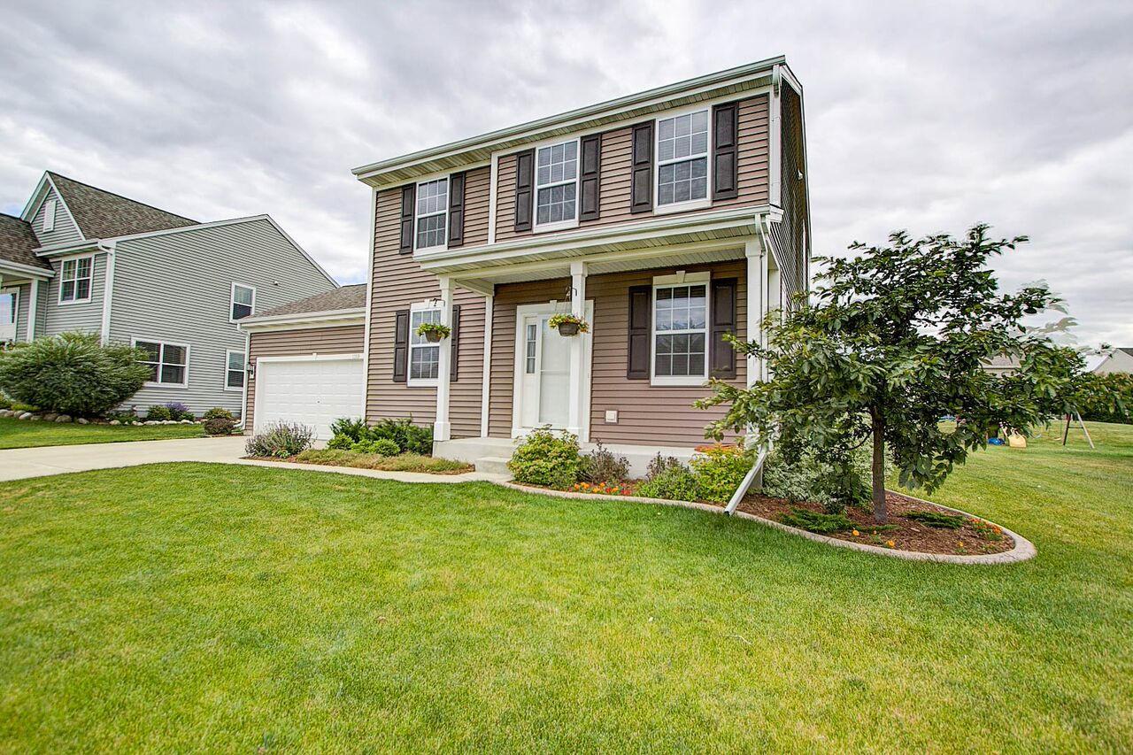 1703 Pintail Dr, West Bend, WI 53095