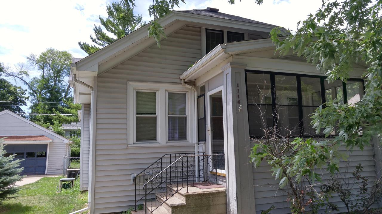 1114 Perry Ave, Racine, WI 53406