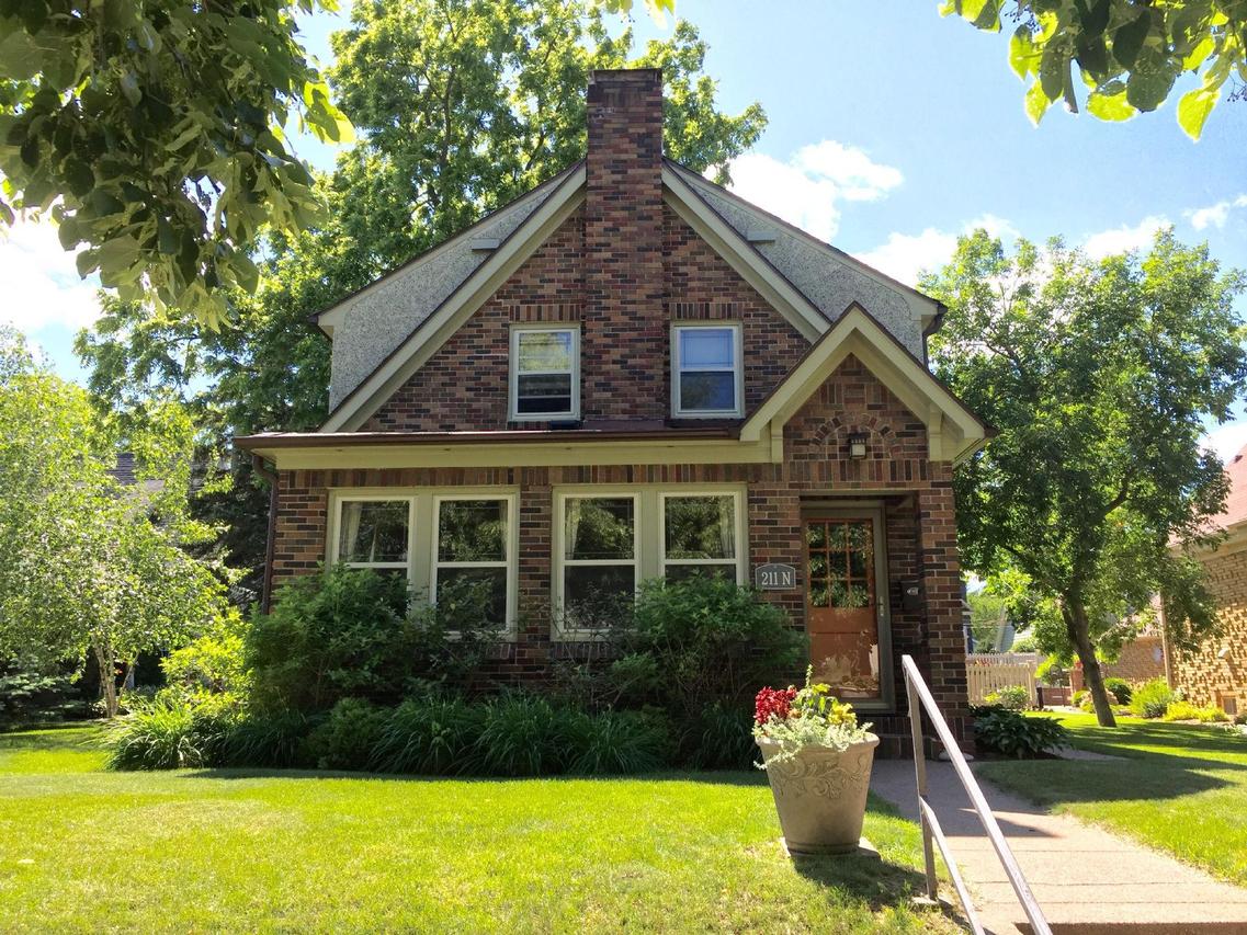 211 23rd St., La Crosse, WI 54601