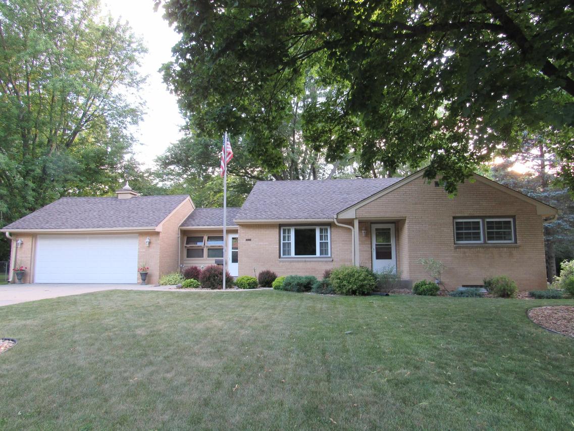 5625 S 113th St, Hales Corners, WI 53130