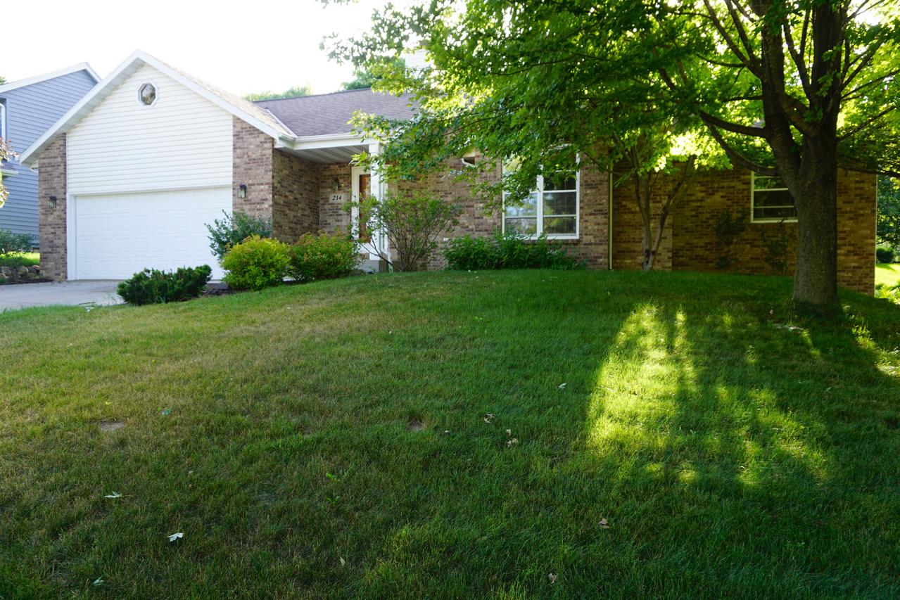 214 Deer Ridge Dr., West Bend, WI 53095