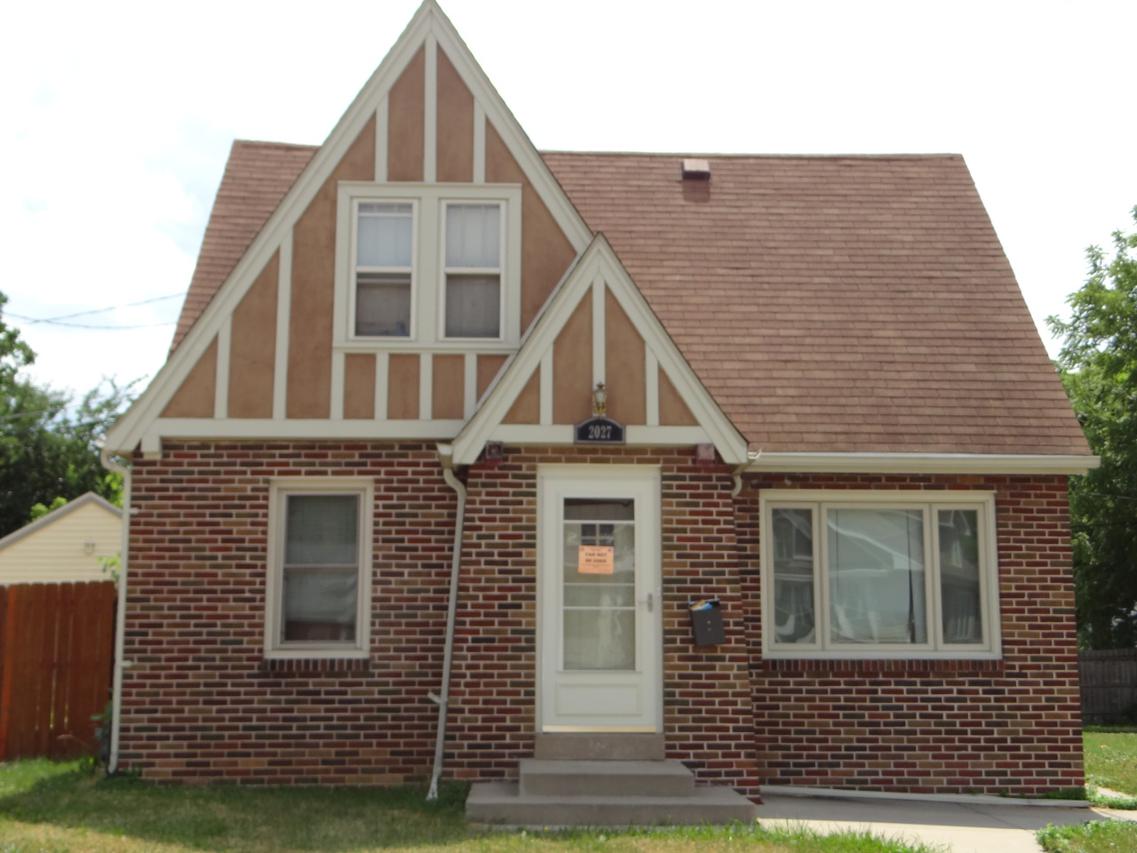 2027 Grange Ave, Racine, WI 53403