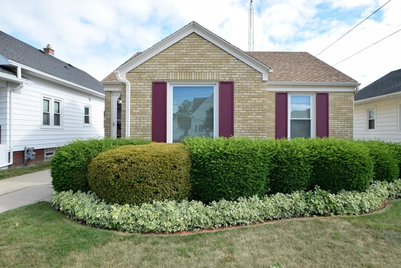 1212 Augusta St, Racine, WI 53402