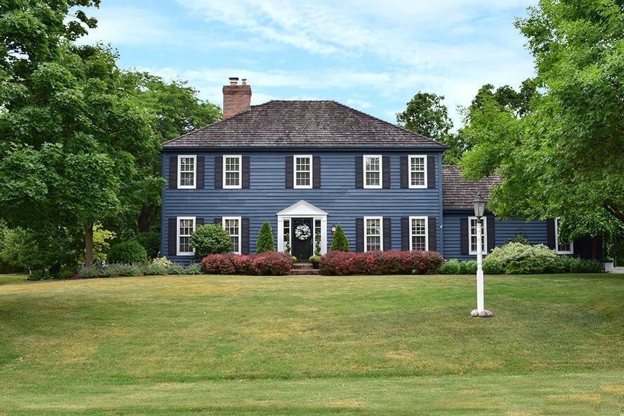 2606 W Sunnydale Ln, Mequon, WI 53092