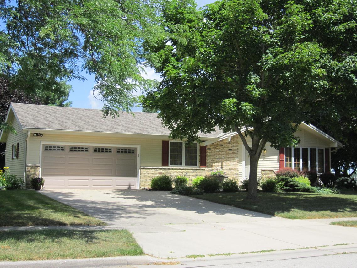 816 Sunset Dr., Hartford, WI 53027