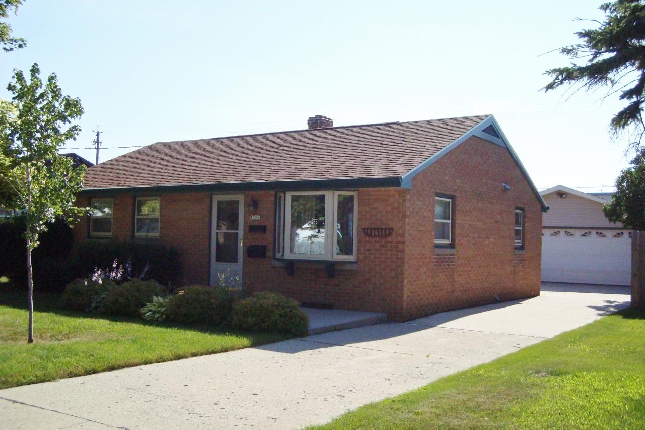 1324 S 32nd St., Manitowoc, WI 54220
