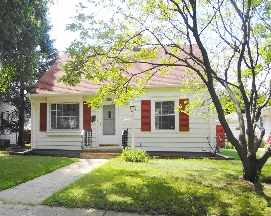 219 Estberg Ave, Waukesha, WI 53186