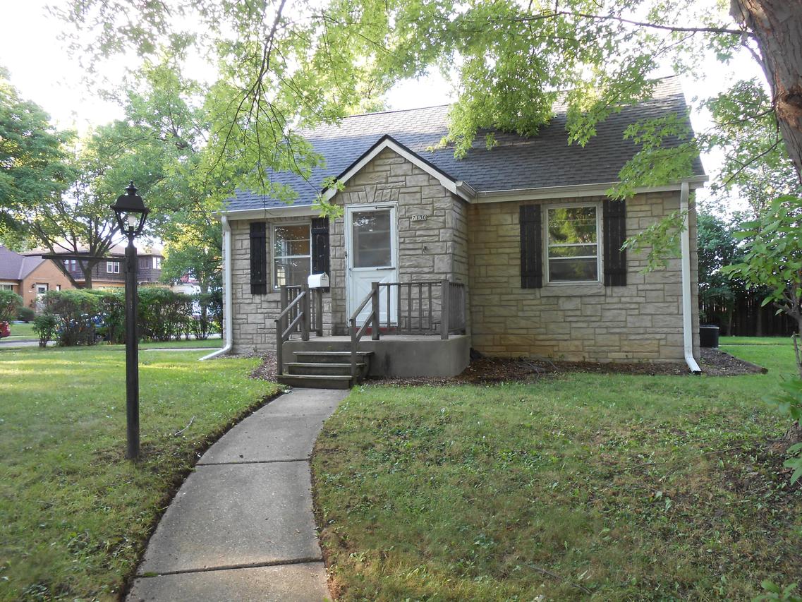 7130 W Stuth Pl, West Allis, WI 53219