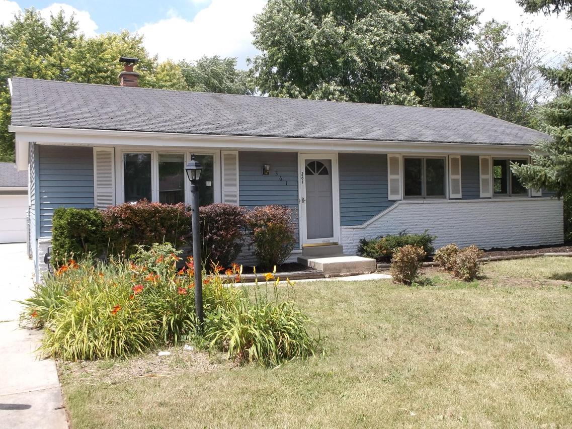 361 S Colonial Pkwy, Saukville, WI 53080