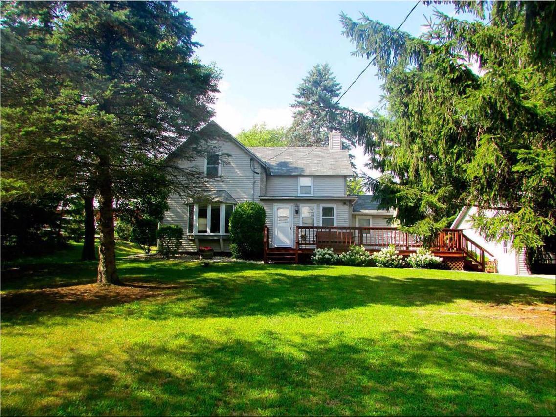 S50W25374 Glendale Rd, Waukesha, WI 53189