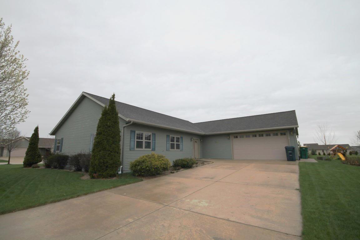 226 Yacoub Ln, Fond Du Lac, WI 54935
