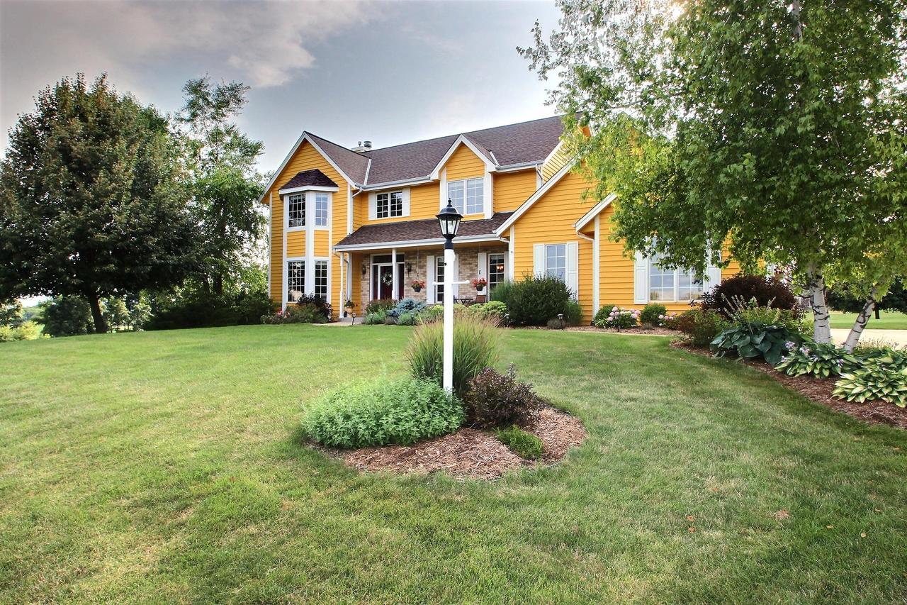 N52W26793 Janet Ct, Lisbon, WI 53072