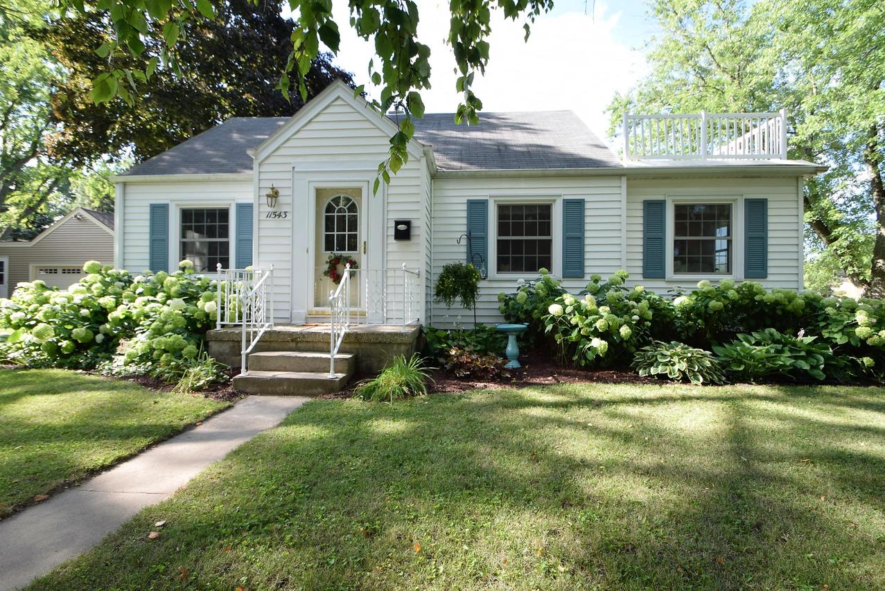 11543 W Godsell Ave, Hales Corners, WI 53130