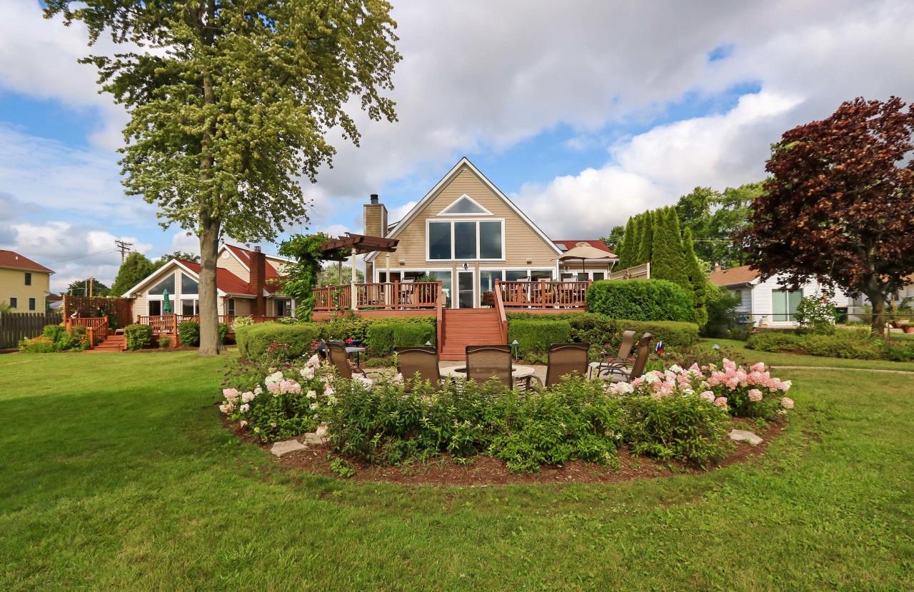 306 N Cogswell Dr, Silver Lake, WI 53170