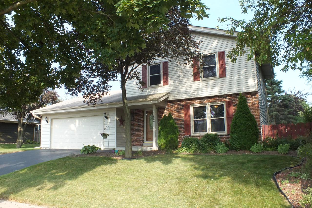 1809 Fox River, Waukesha, WI 53189