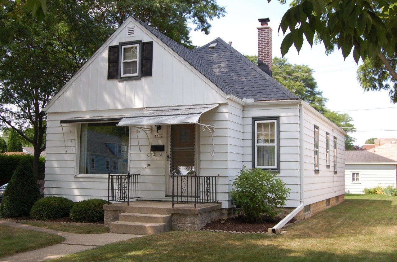 8532 W Hayes Ave, West Allis, WI 53227