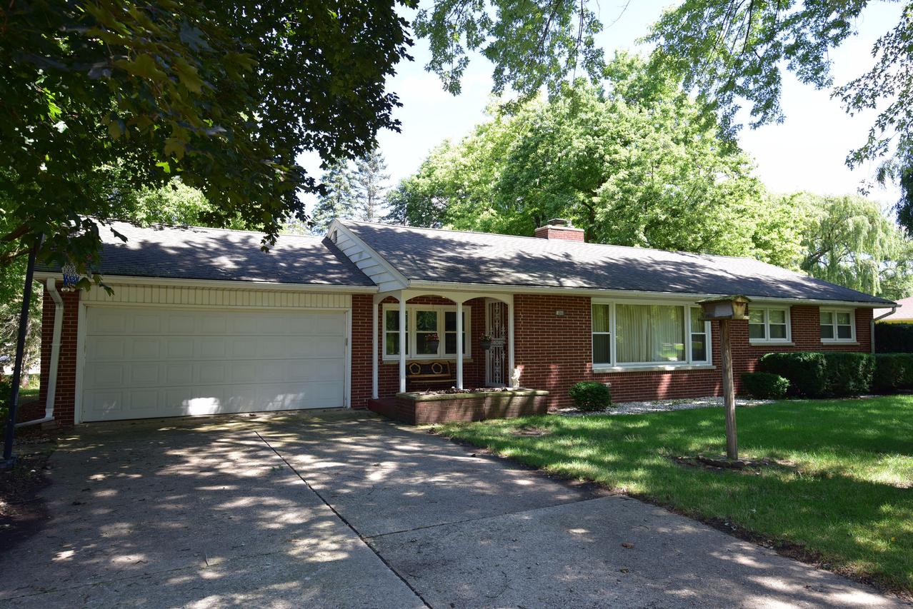 14060 Woodland Pl, Brookfield, WI 53005