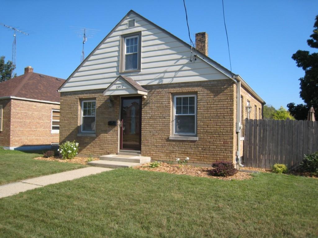 2510 76th St, Kenosha, WI 53143