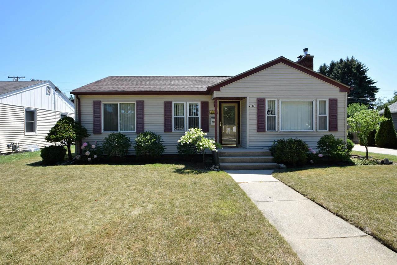 2107 Gillen St, Racine, WI 53403