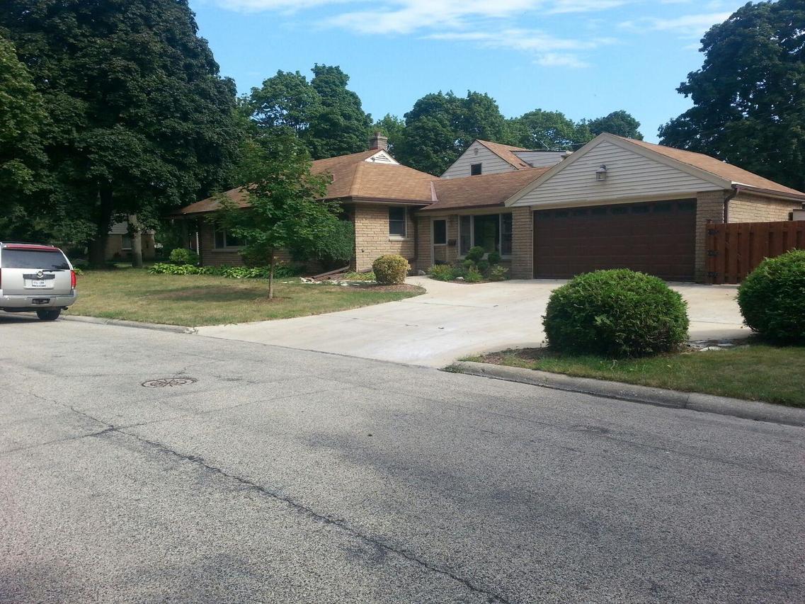 575 N 105th St, Wauwatosa, WI 53226