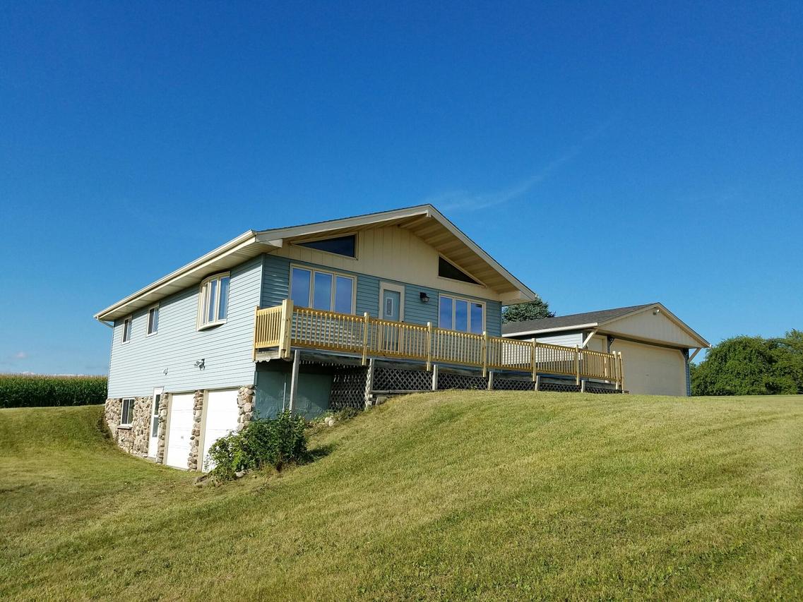 W2035 Auburn-ashford Dr, Auburn, WI 53010