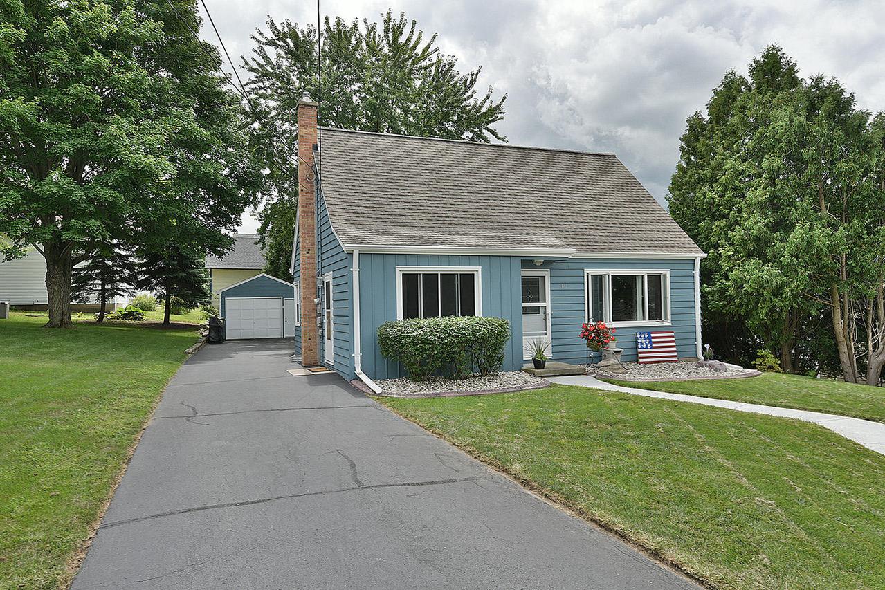 361 W Rossman St, Hartford, WI 53027