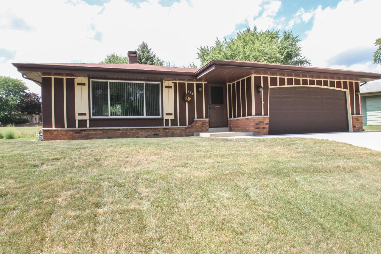 118 Carriage Dr., Waukesha, WI 53188