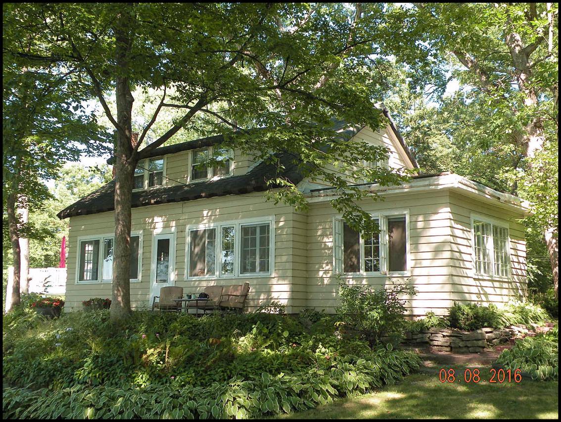 1121 Lakeview Ter, Twin Lakes, WI 53181