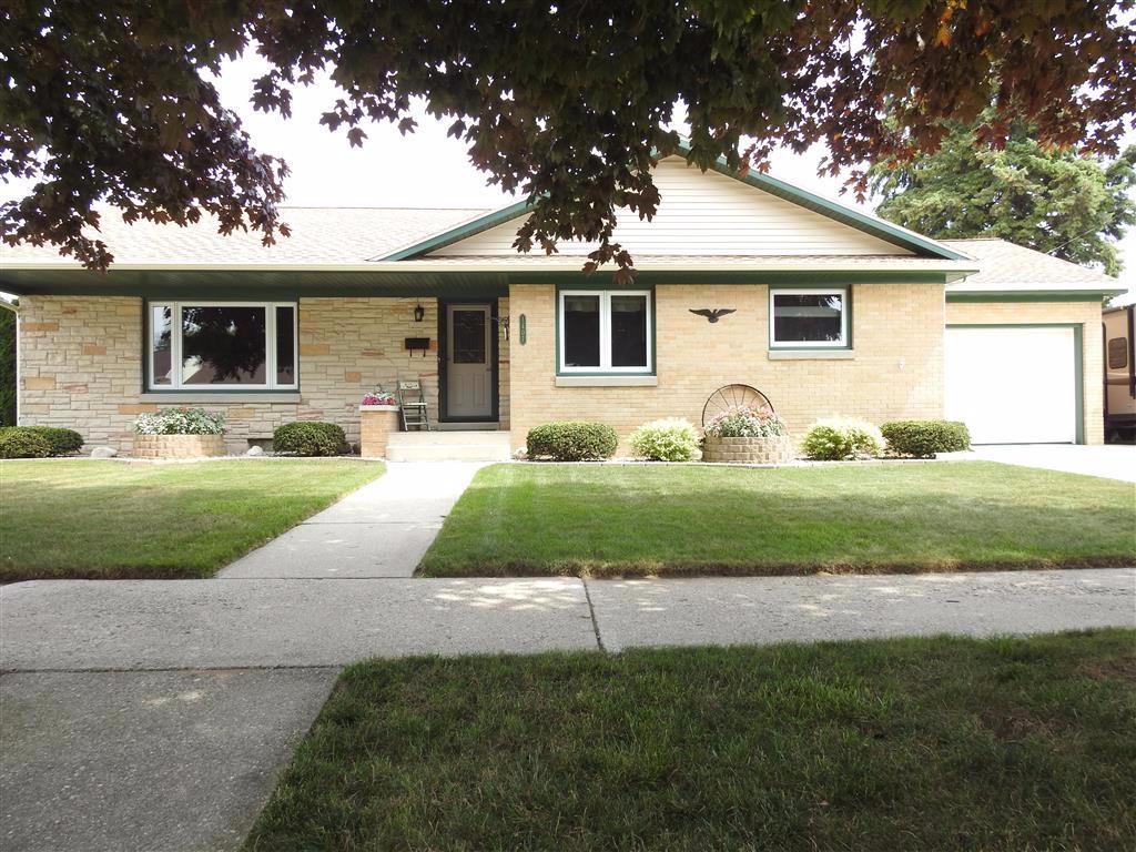 1407 S 23rd St., Manitowoc, WI 54220