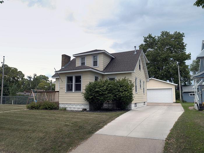 2106 14th St, La Crosse, WI 54601