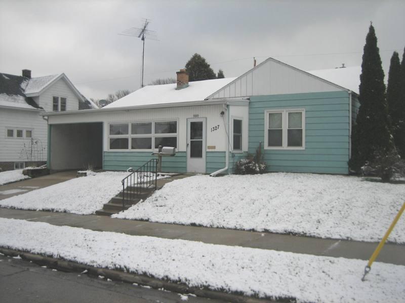 1327 S 21st St., Sheboygan, WI 53081