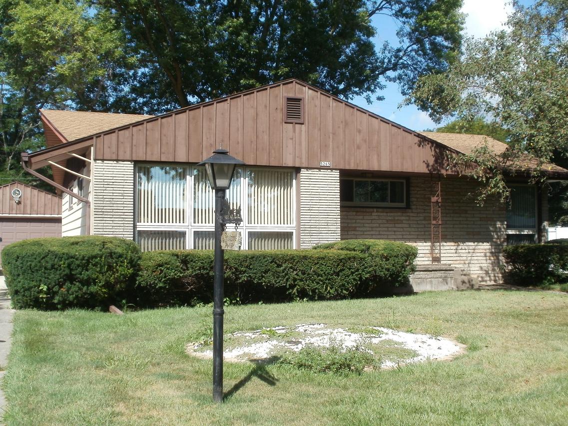 5265 S 110th St, Hales Corners, WI 53130