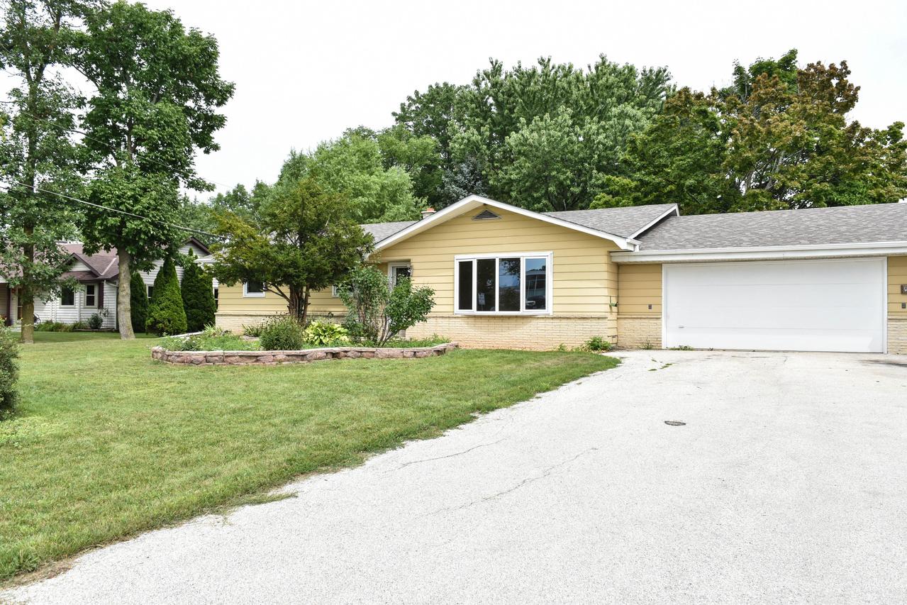 2060 S Sunnyslope Rd., New Berlin, WI 53151