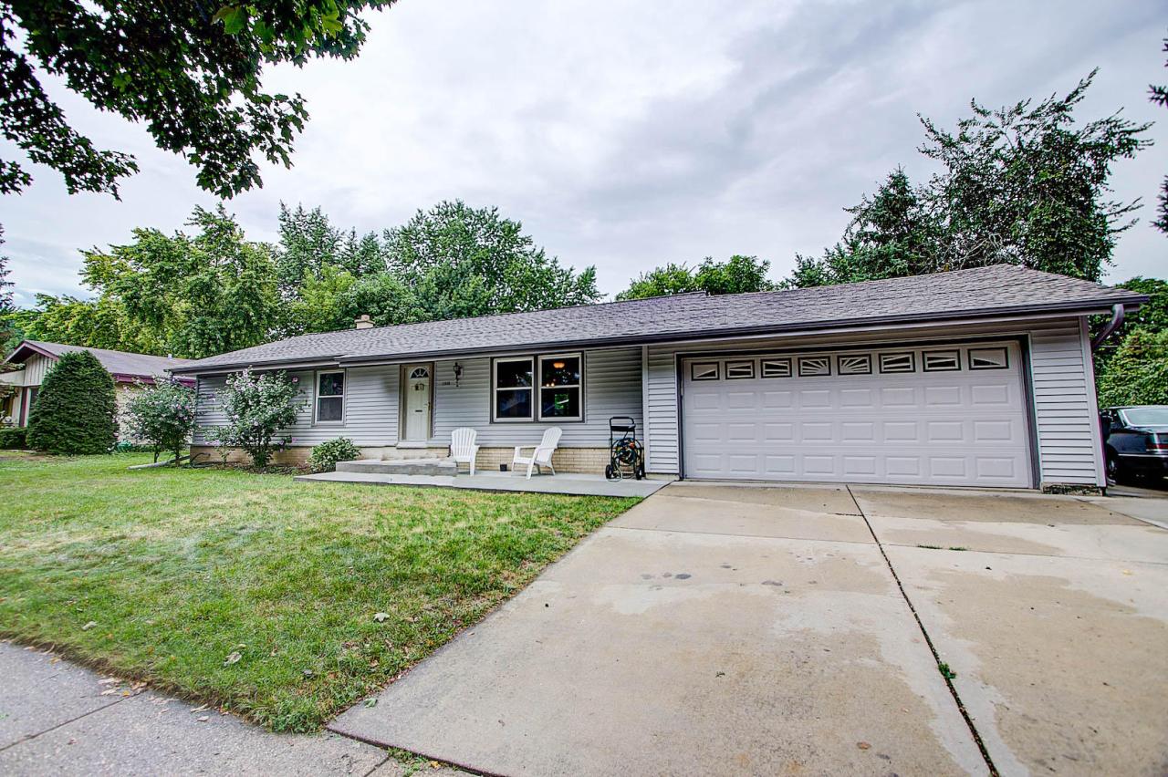 1908 Chapman Dr, Waukesha, WI 53189
