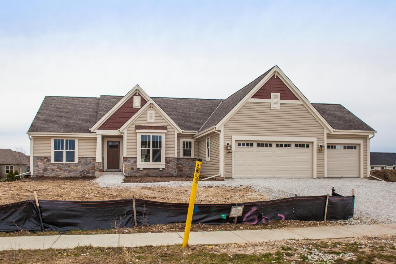 615 Westlawn Ave., Mukwonago, WI 53149